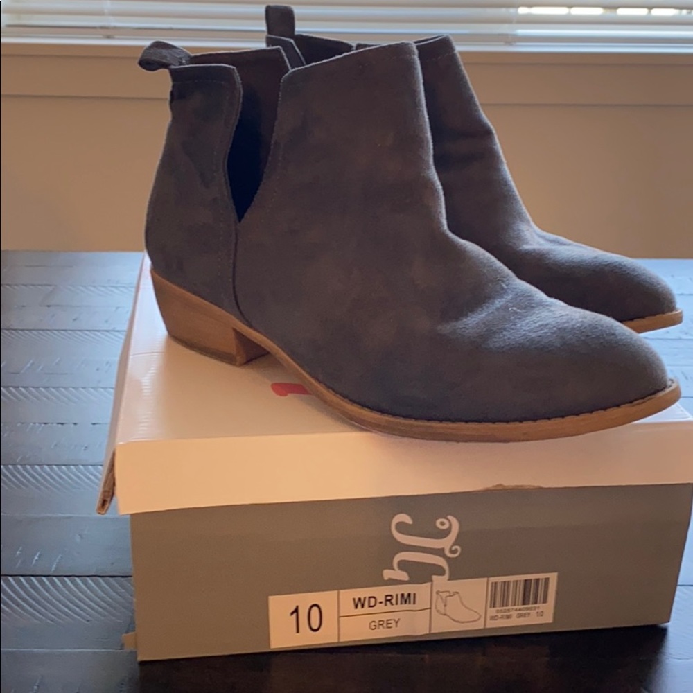 Journey Collection Rimi Bootie - Picture 2 of 2